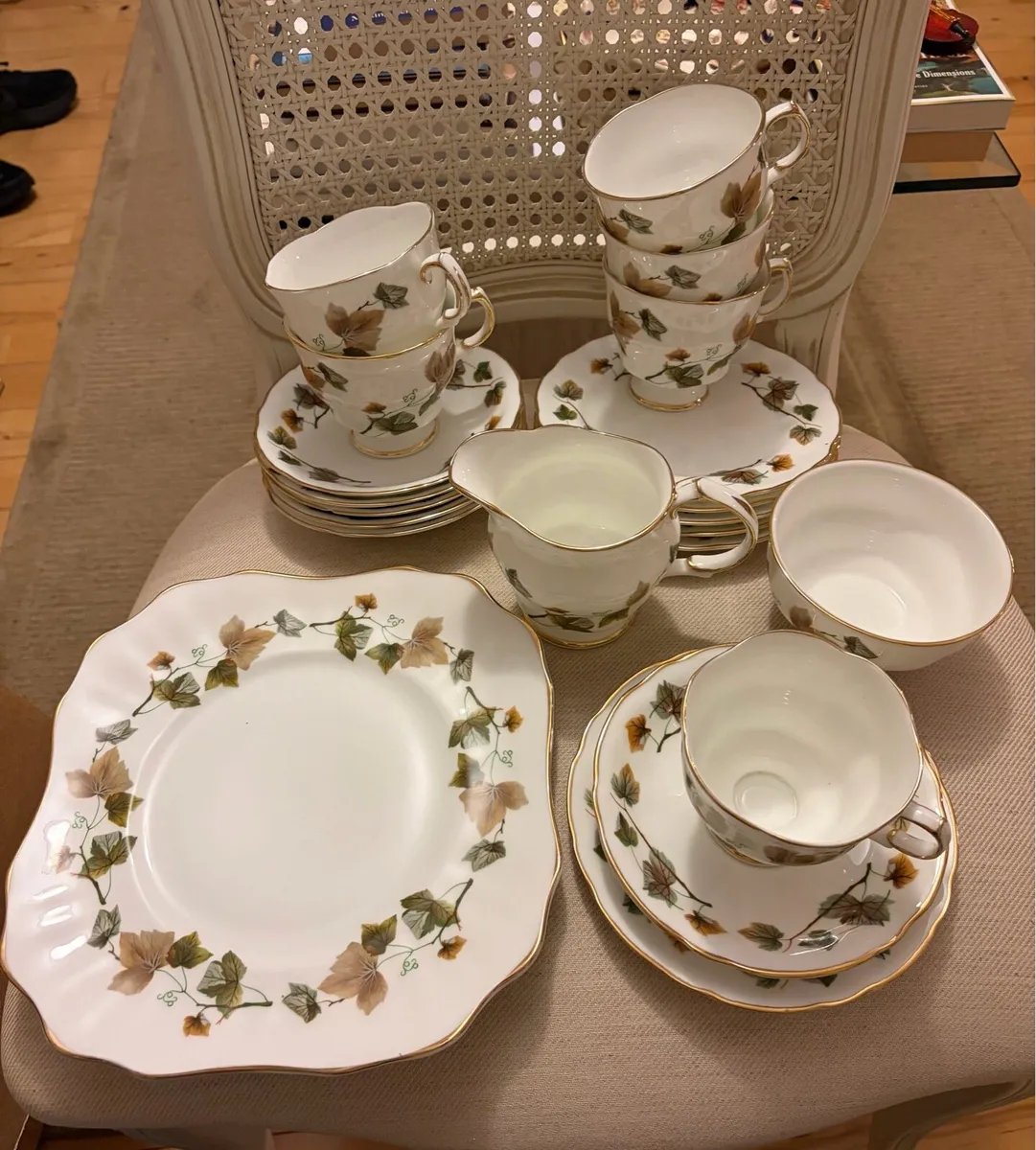 Arklow Fine China 21 Piece Tea Set - Image 1