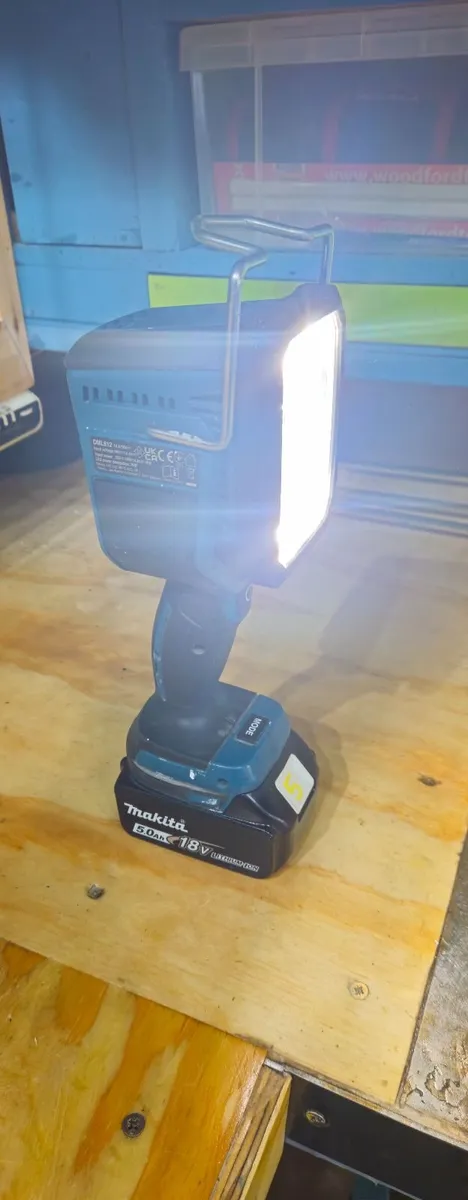 Makita Floodlight Torch - Image 1