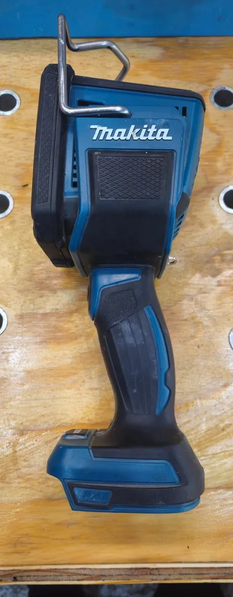 Makita Floodlight Torch - Image 2