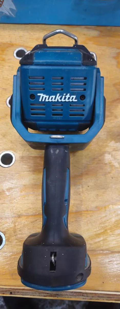 Makita Floodlight Torch - Image 3