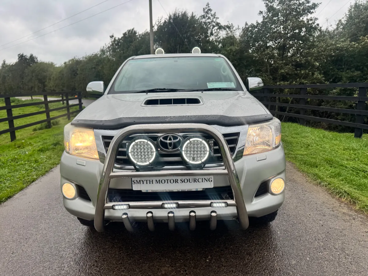 12 Toyota Hilux Invincible X Mint***** - Image 2