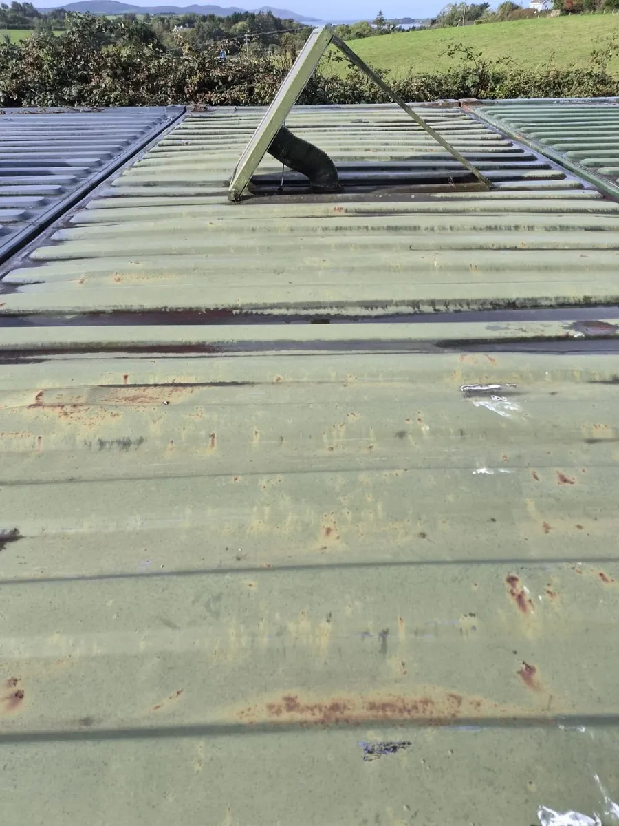 20ft Shipping Container with Solar Vent - Image 3