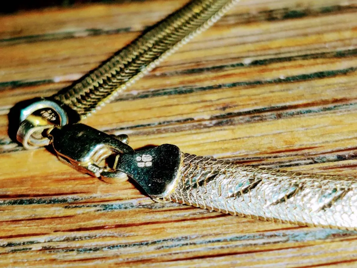 NEW HERRINGBONE, 9CT Gold 8g 18"Long Chain & Cert - Image 2