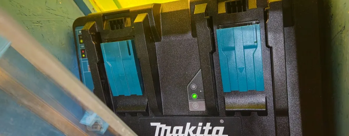 Makita 18V twin fast charger - Image 2