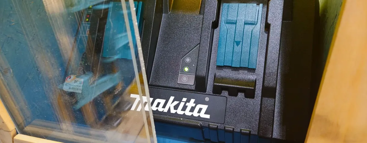 Makita 18V twin fast charger - Image 3