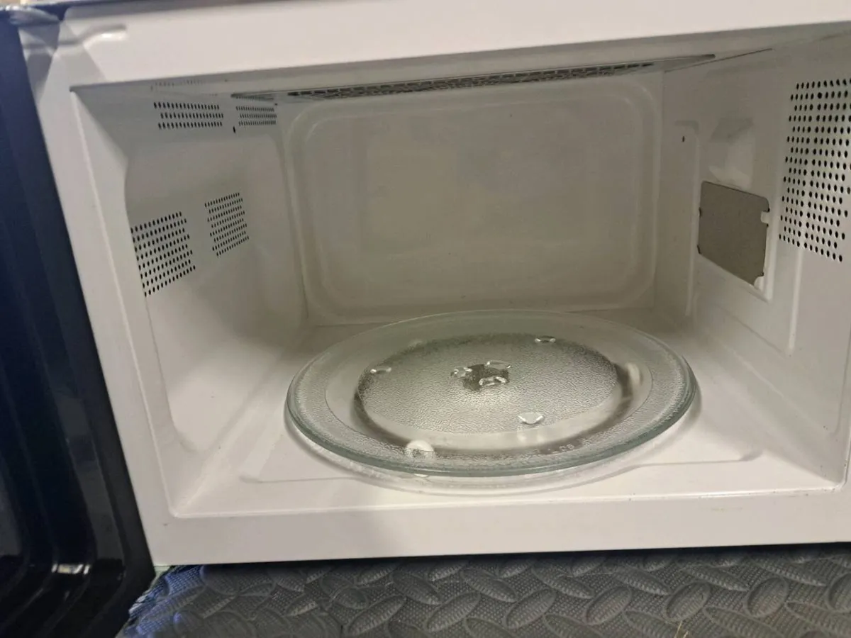 Microwave with Grill - Image 4