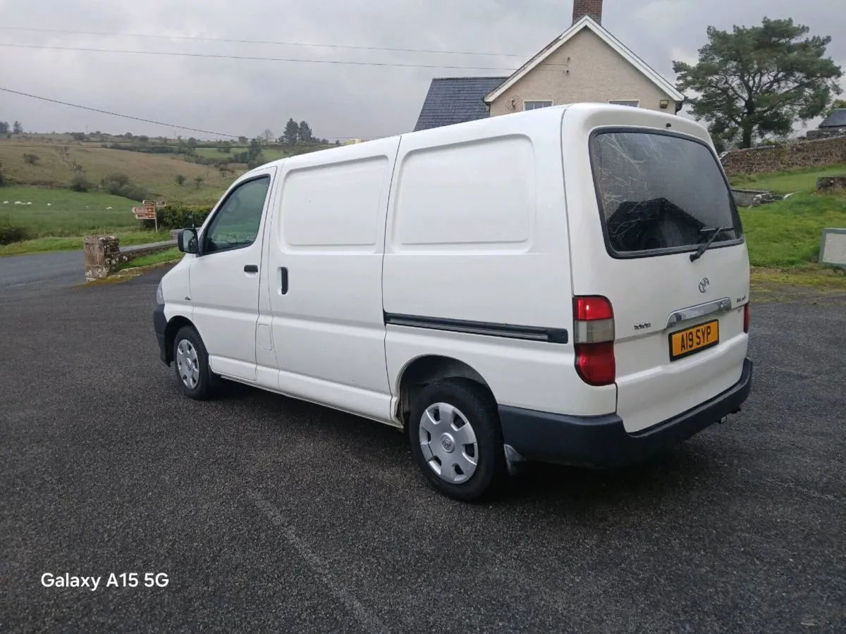2011 Toyota Hiace 2.5 D4D - Image 4