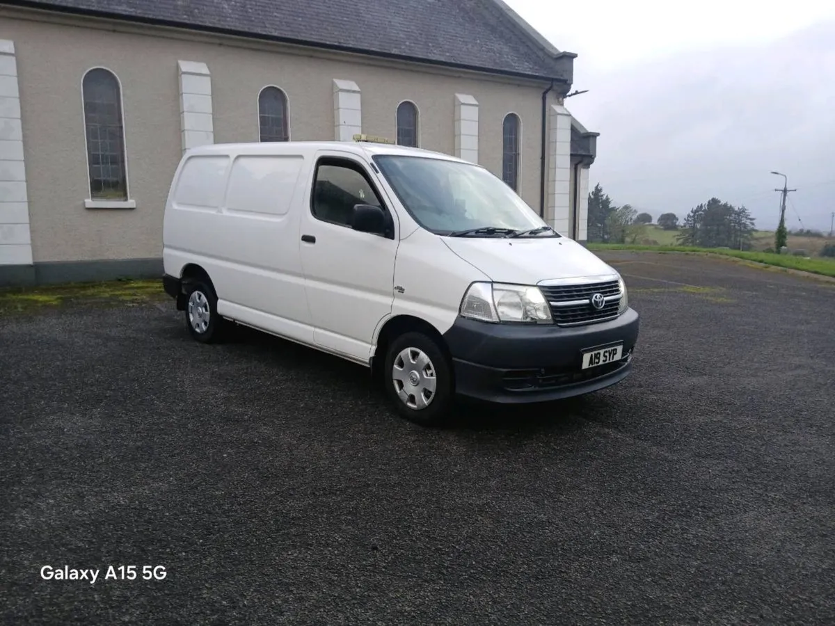 2011 Toyota Hiace 2.5 D4D - Image 1