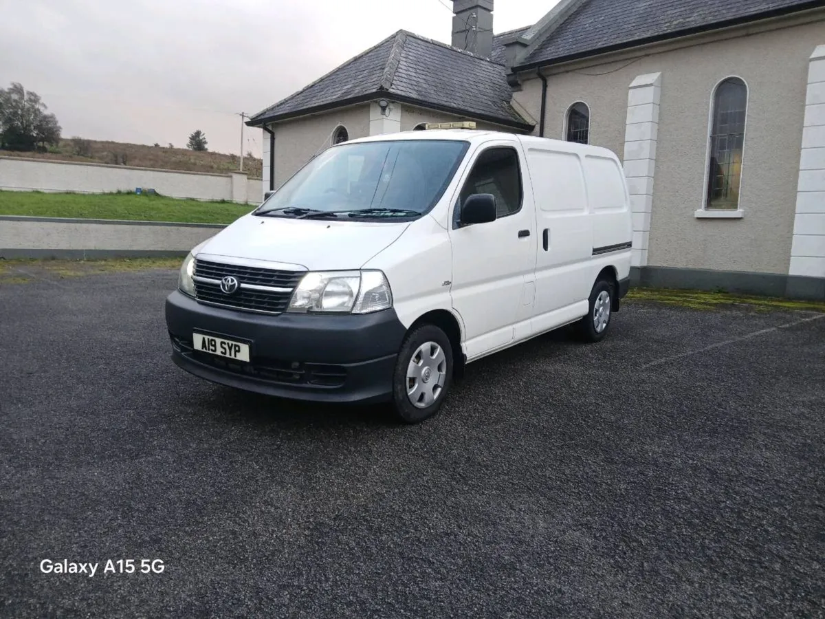 2011 Toyota Hiace 2.5 D4D - Image 2