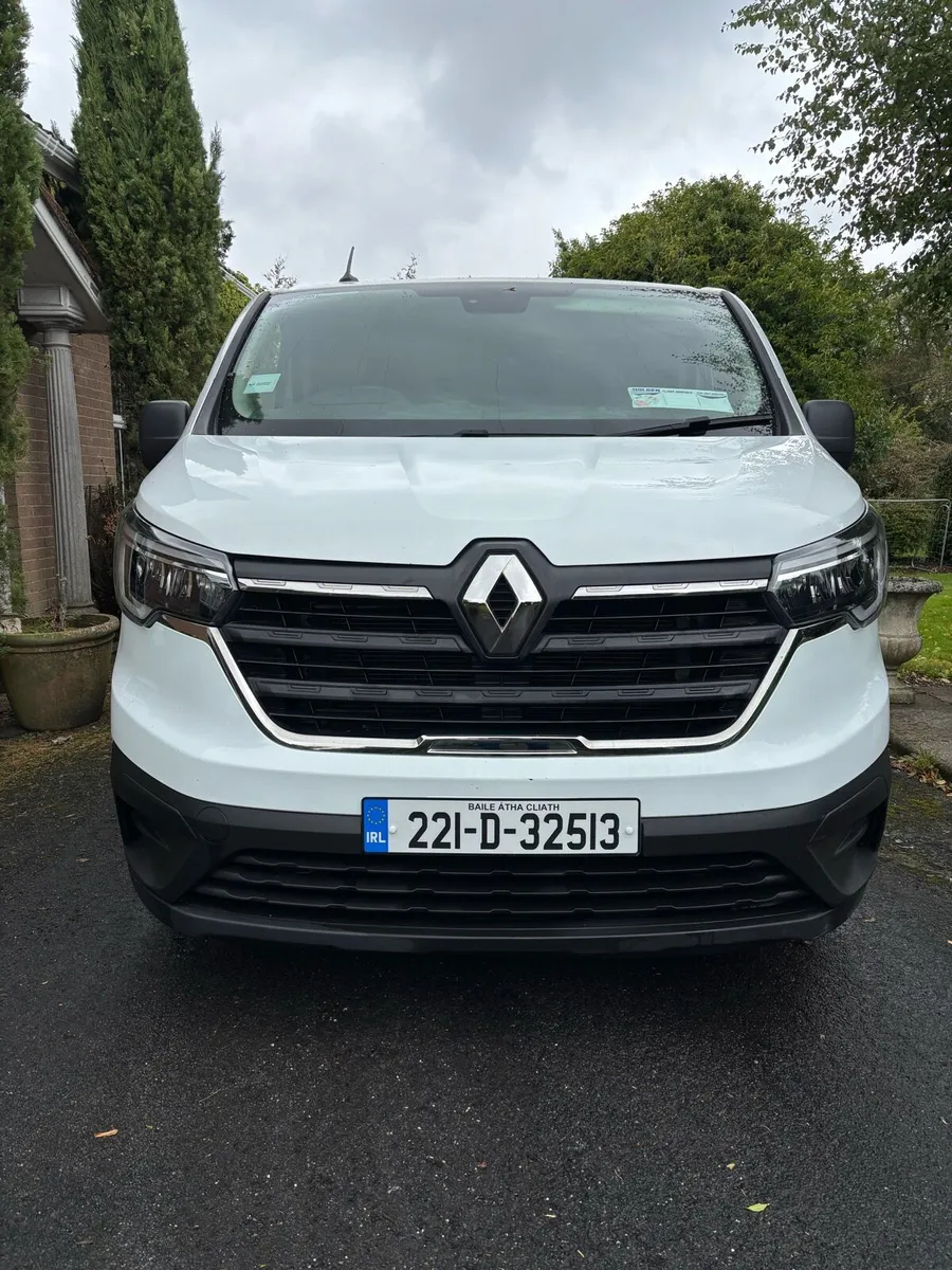2022 Renault trafic - Image 2