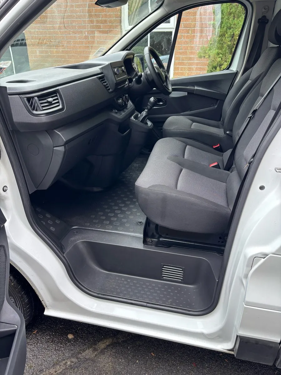 2022 Renault trafic - Image 4