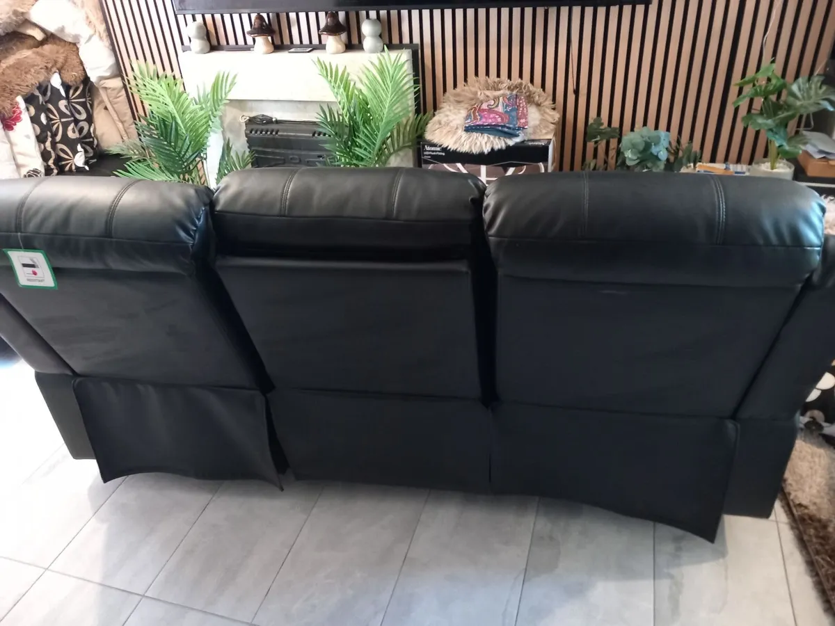 3 Seater leather reclining Sofa - Image 3