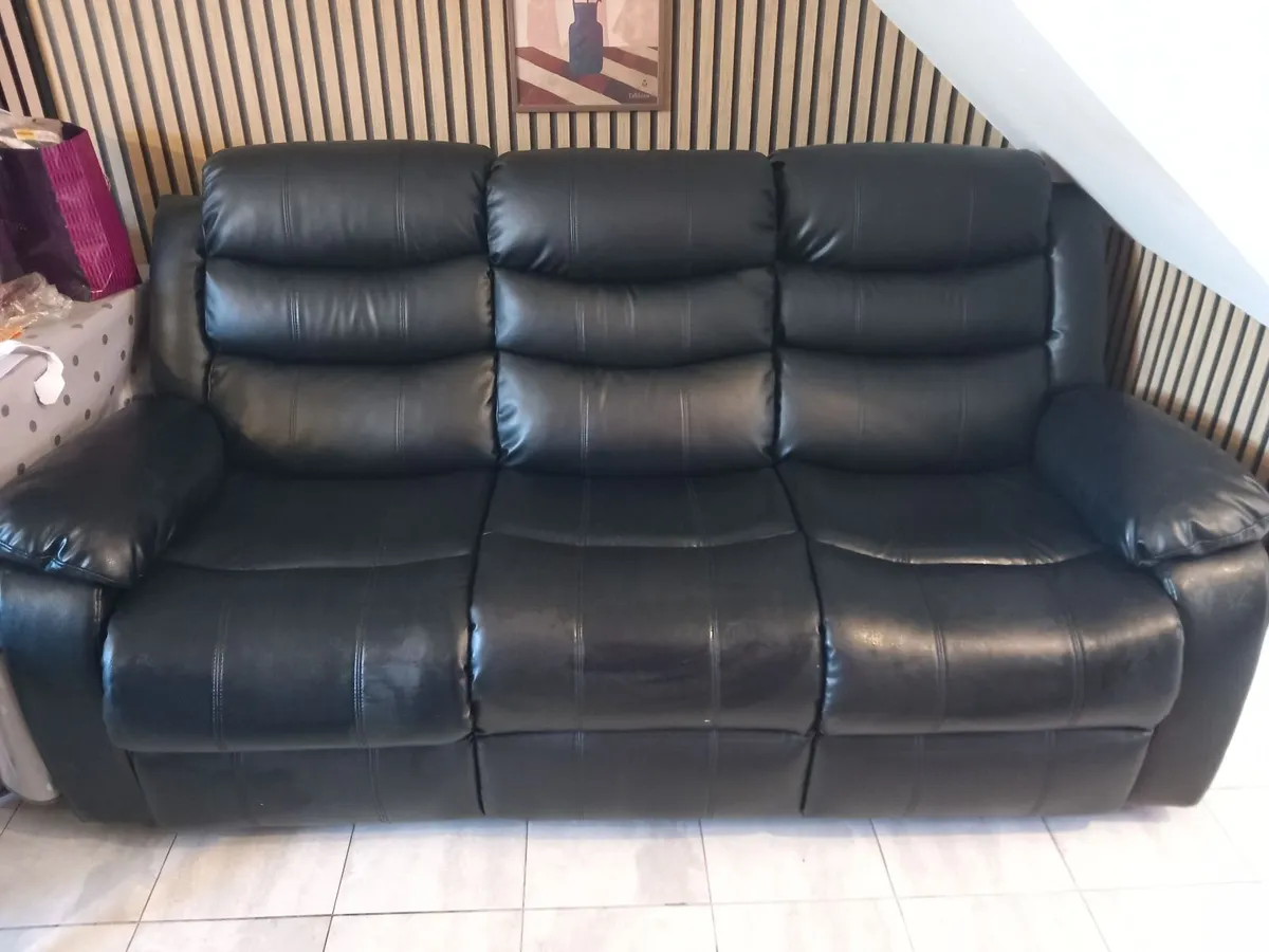 3 Seater leather reclining Sofa - Image 2