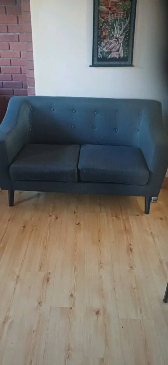 Couch and two chairs - Image 2