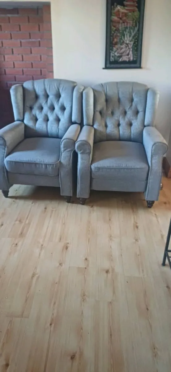 Couch and two chairs - Image 1