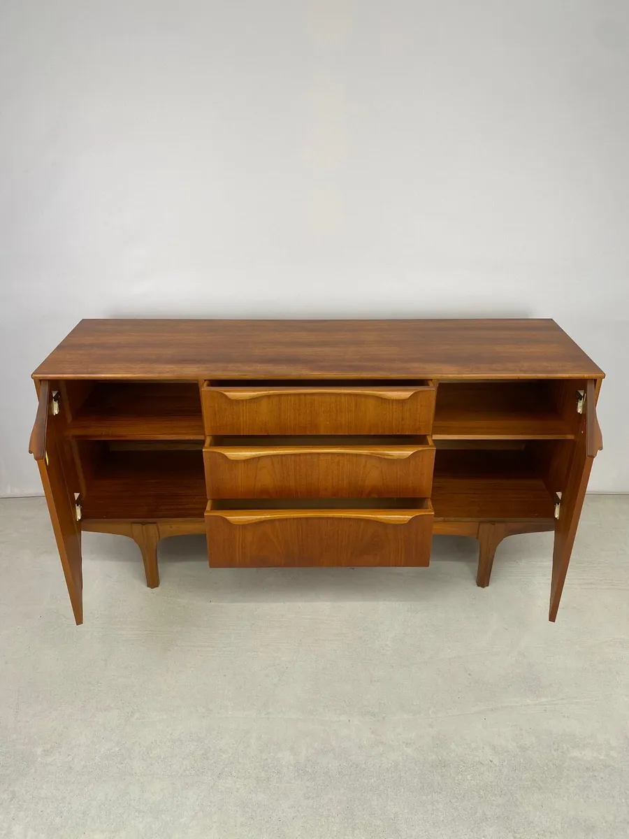 Stunning Mid Century S Form Sideboard - Image 3