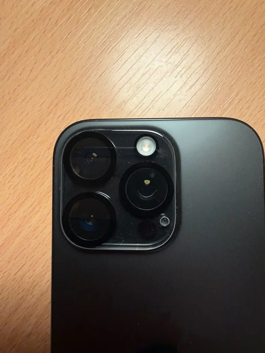 iPhone 16 Pro - Image 3