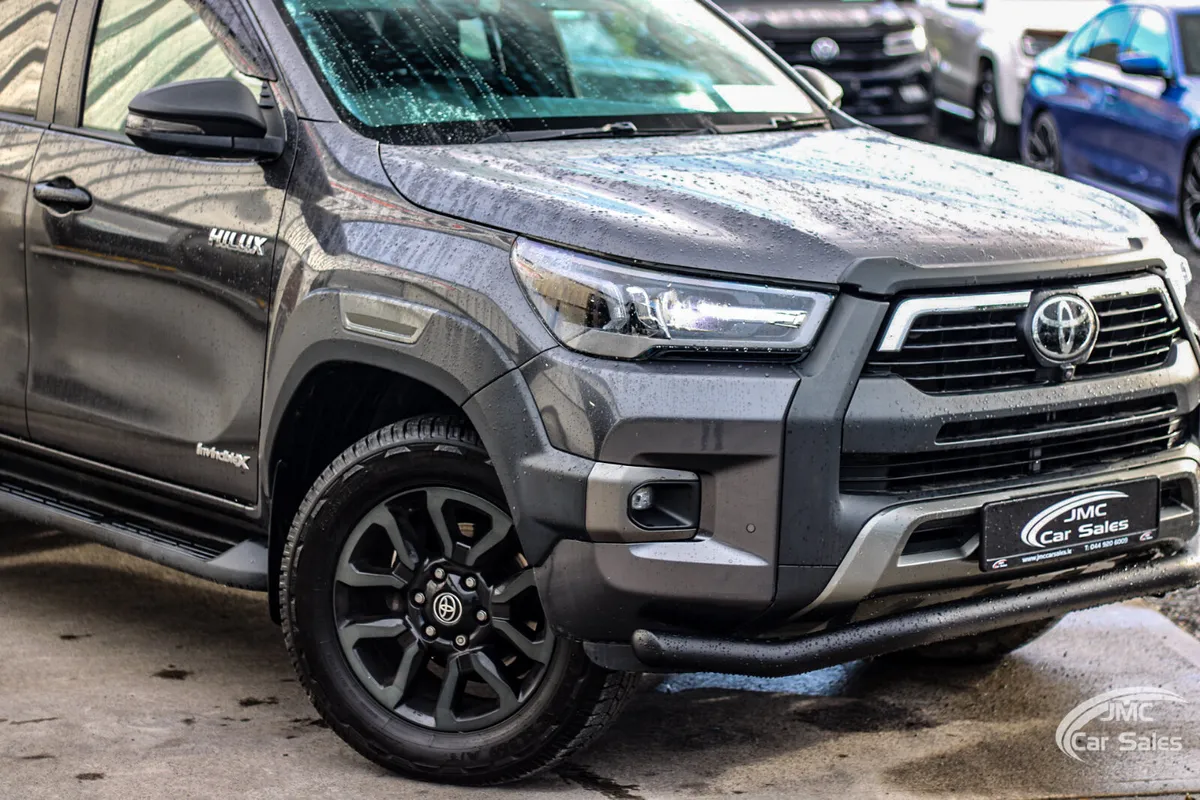 2023 TOYOTA HILUX INVINCIBLE X - Image 4