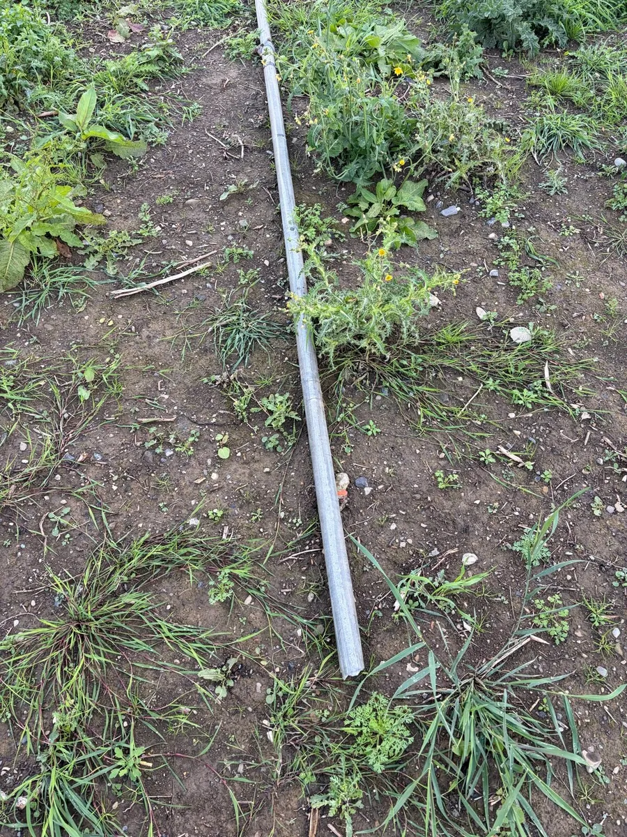metal pole 4/5 meters - Image 1