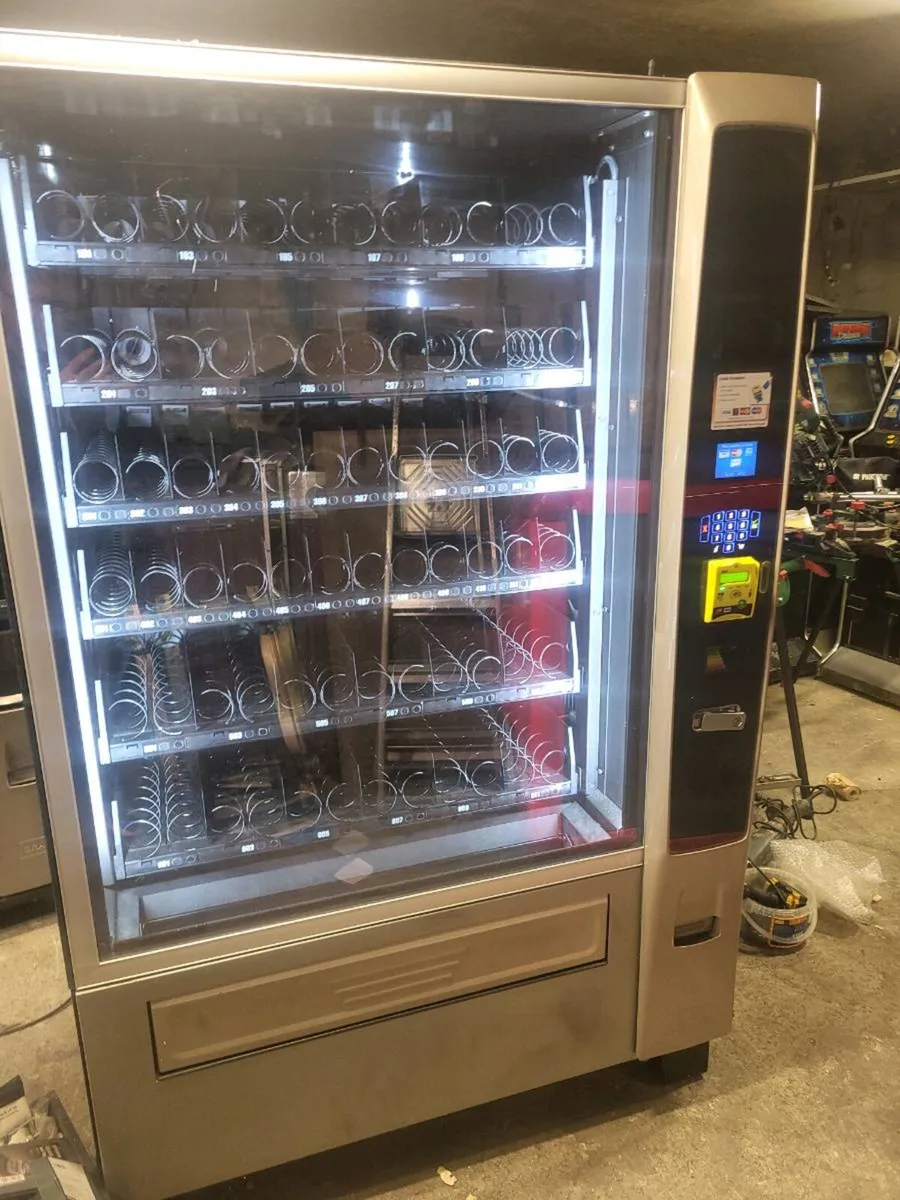Crane multi snack vending machine