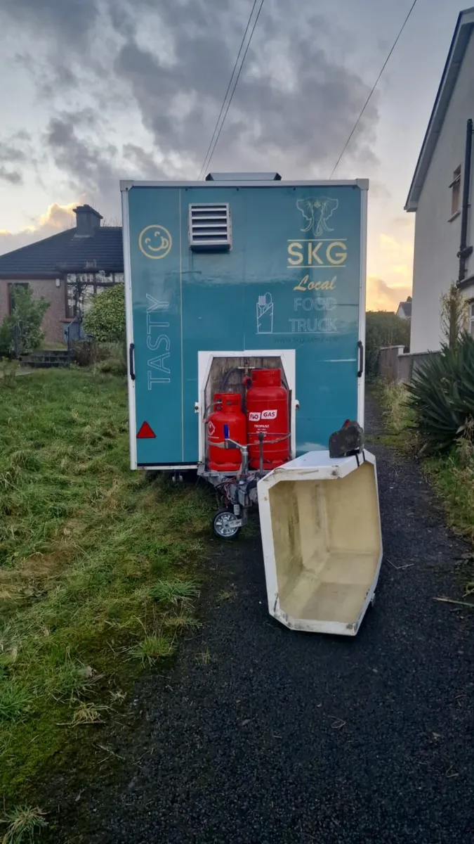 Trailer - Image 1