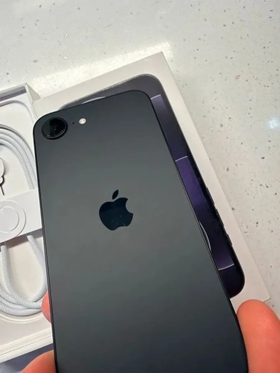 Apple iPhone 17e 256GB - Image 3