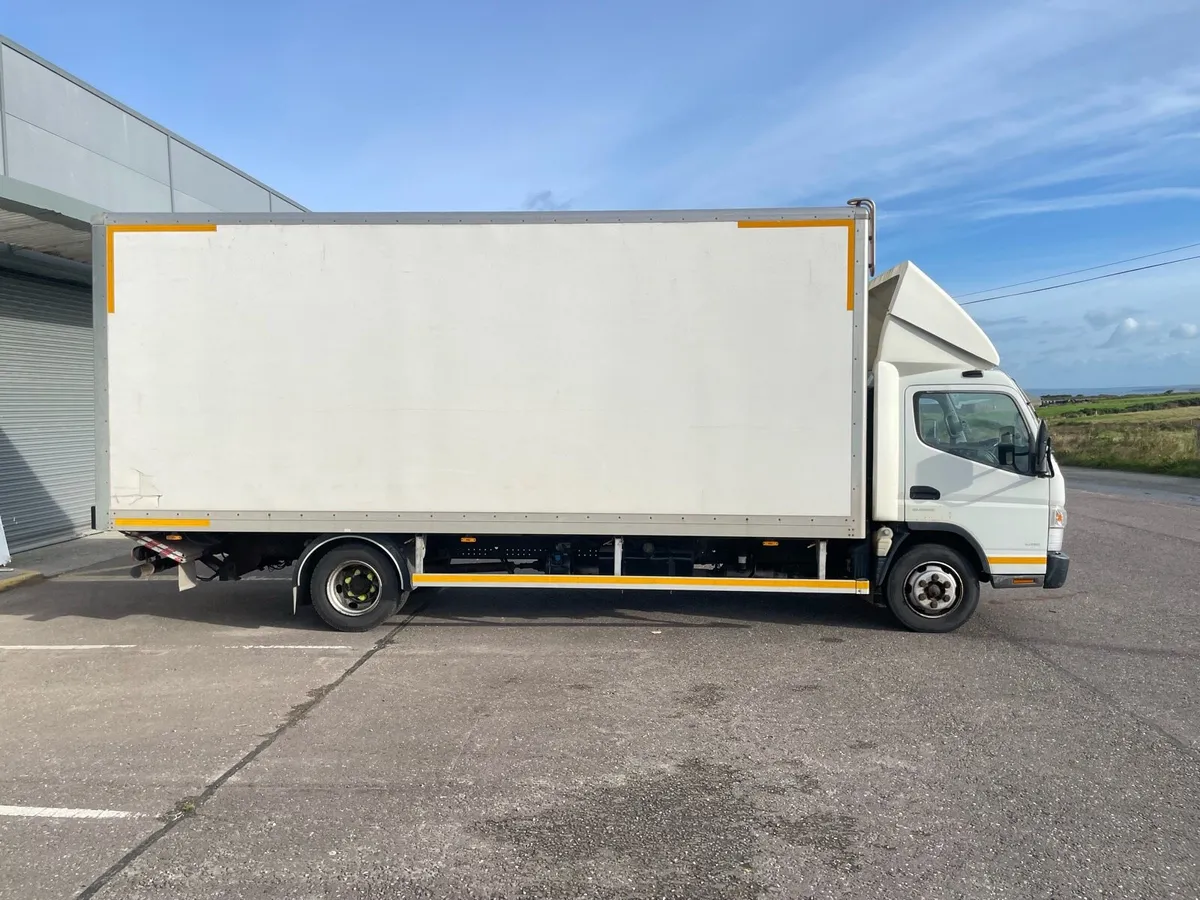 2016 Mitsubishi Fuso Canter 20ft Box Truck - Auto - Image 2