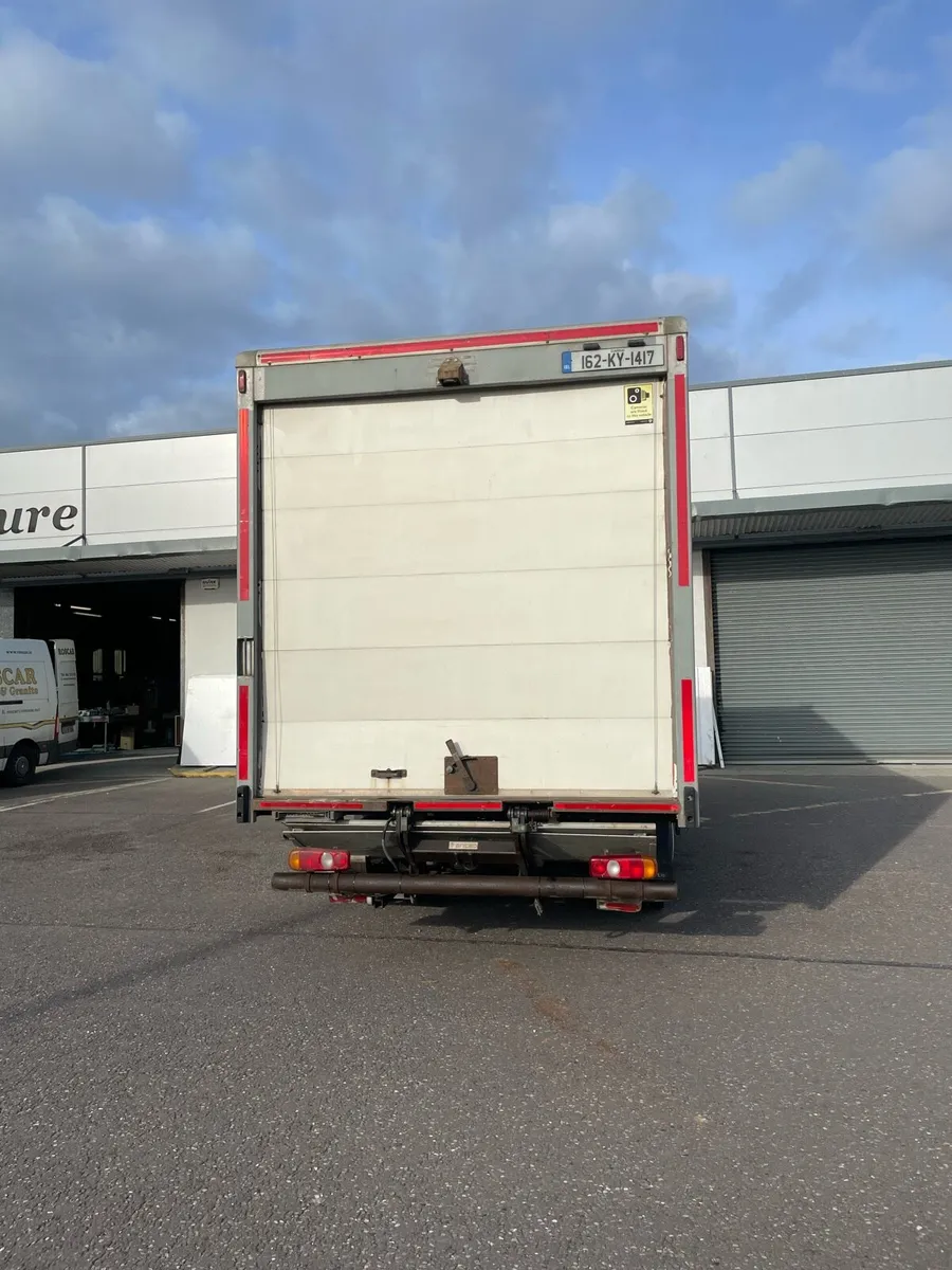 2016 Mitsubishi Fuso Canter 20ft Box Truck - Auto - Image 4