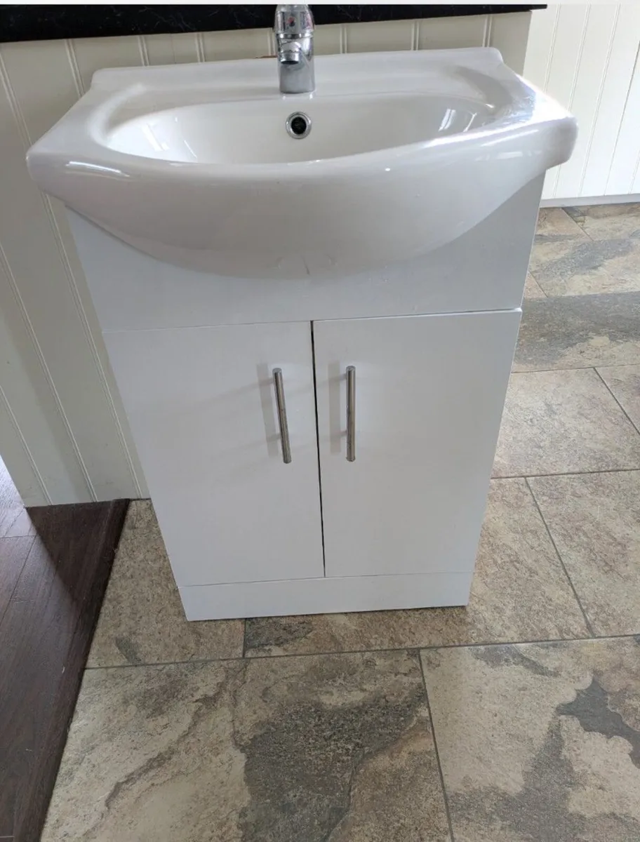 VANITY UNIT