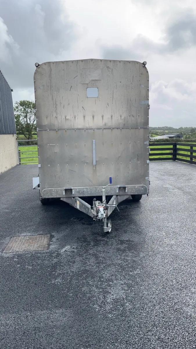 12 ft High roof cattle horse box - Image 3