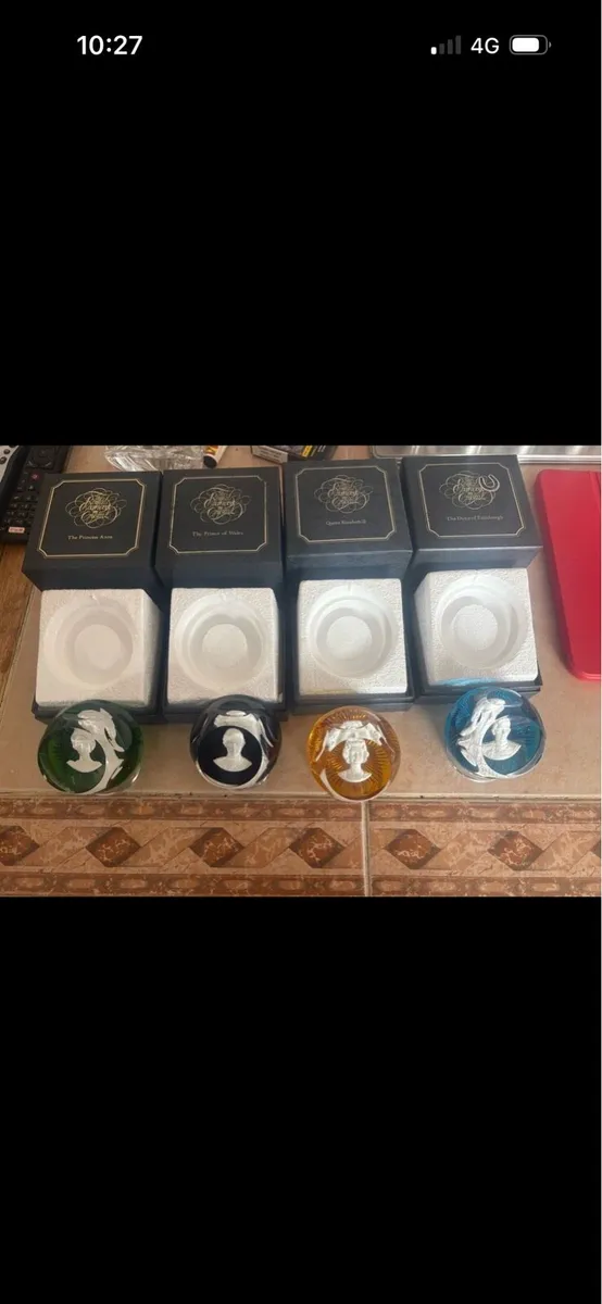 4 pinches baccarat commemorative paperweights - Image 1