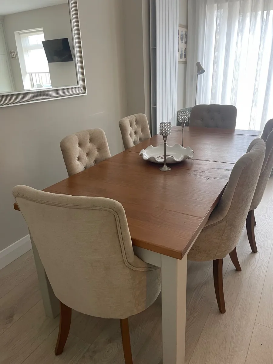 Dining table and 6 chairs - Image 2
