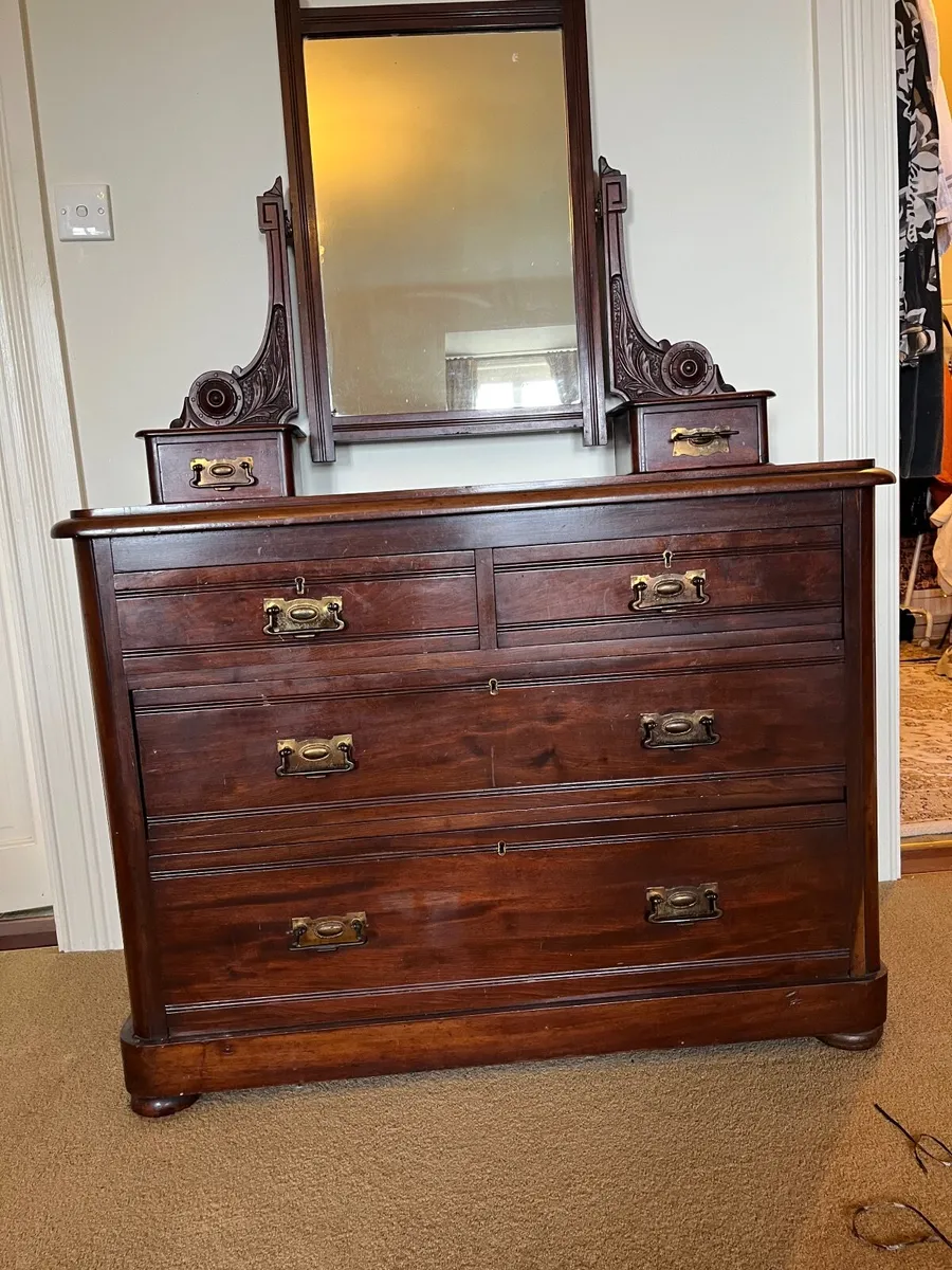 Dressing table - Image 1