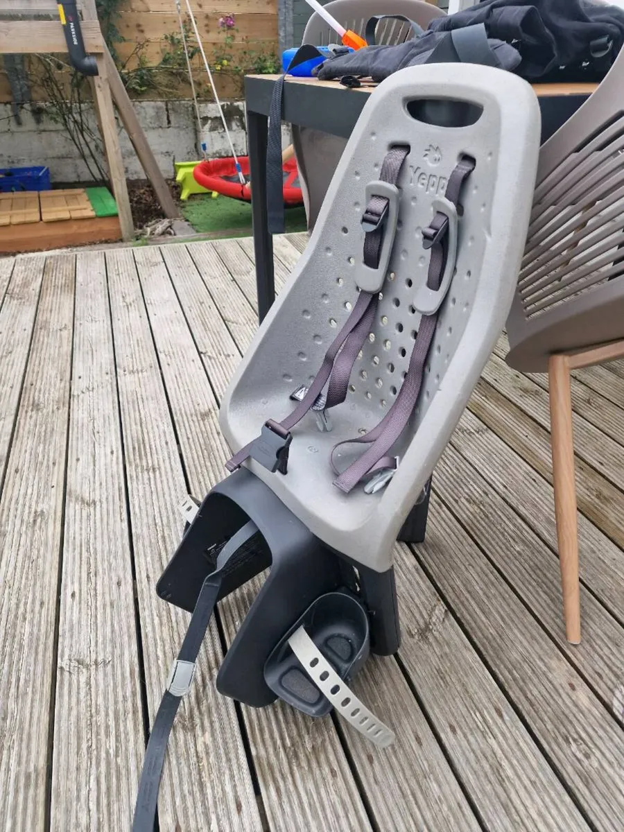 Thule child bike seats - Image 4