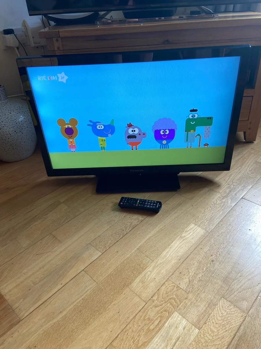 32 inch. Panasonic. TV. With. Remote - Image 2
