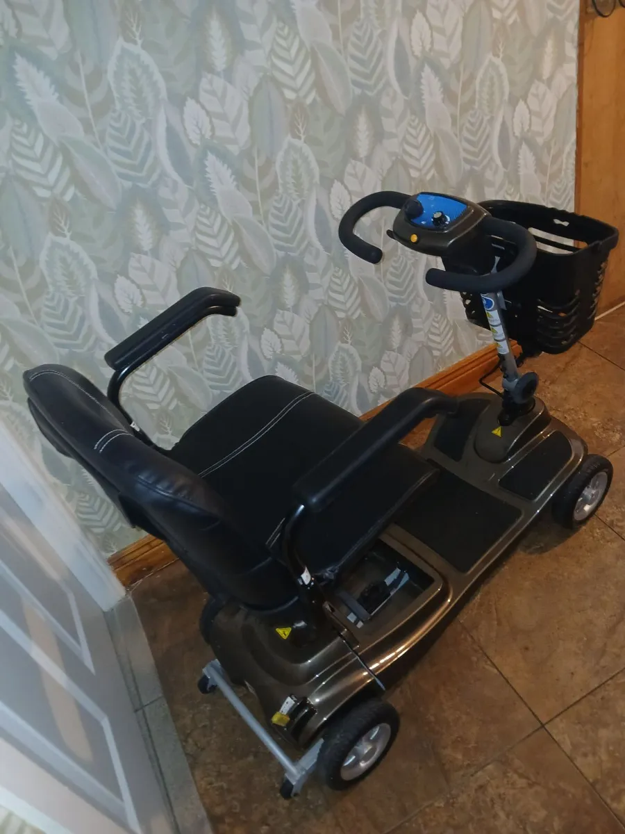 ISB Illusion Mobility Scooter, Excellent Condition - Image 4