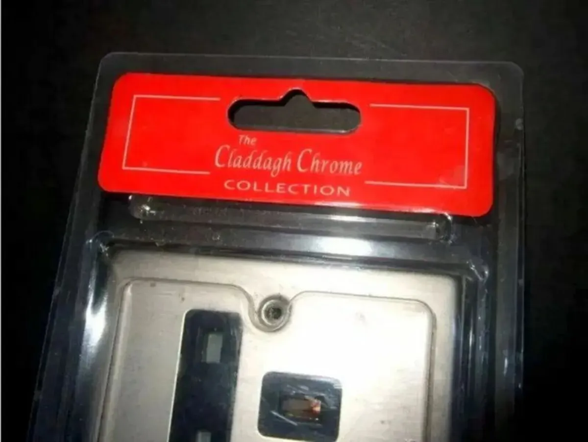 Claddagh Chrome Twin 13A Socket with Dual USB Port - Image 4