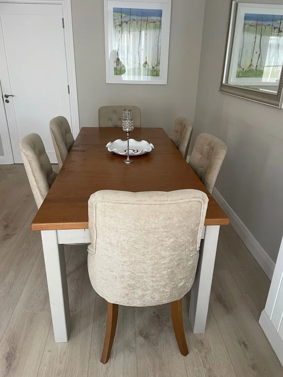 Dining table and 6 chairs - Image 4