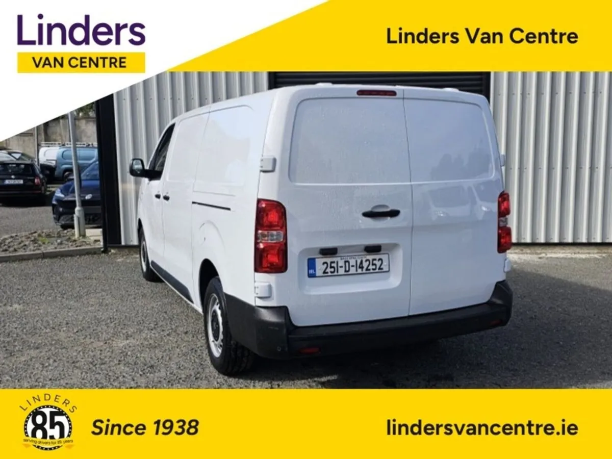 Opel Vivaro LWB - LOW KMS / PLY LINED - Image 4