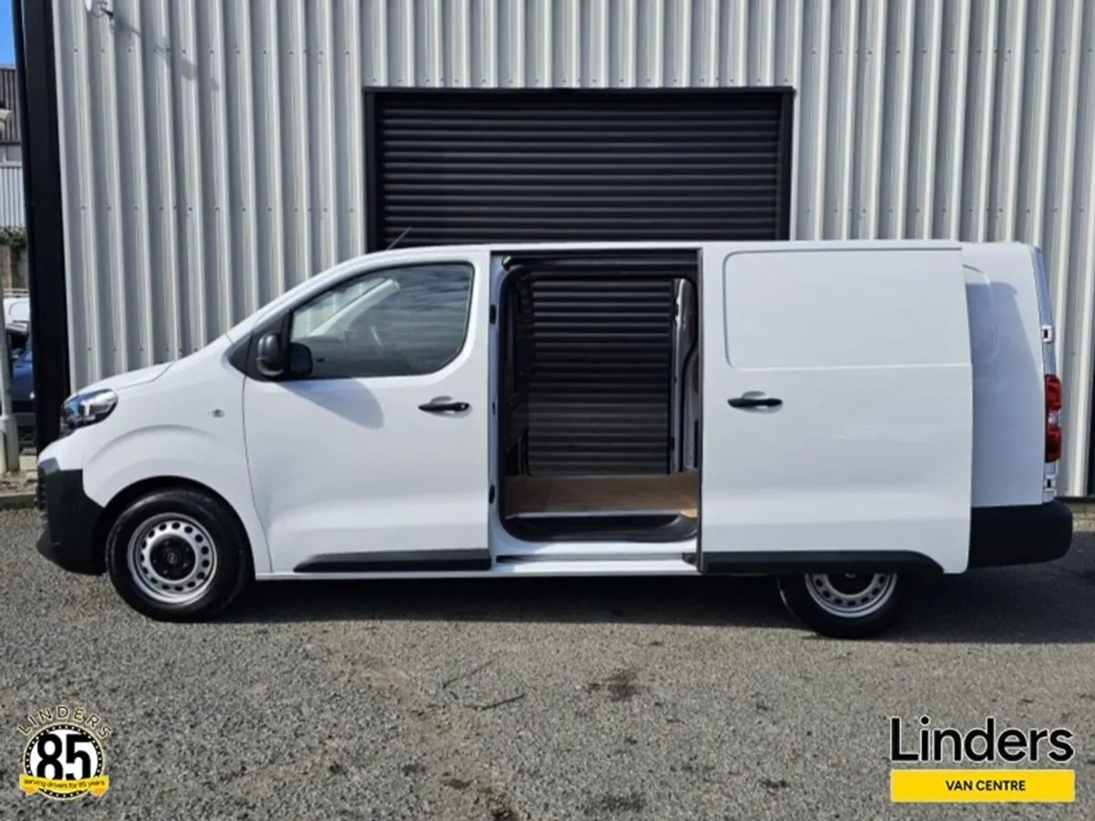 Opel Vivaro LWB - LOW KMS / PLY LINED - Image 3