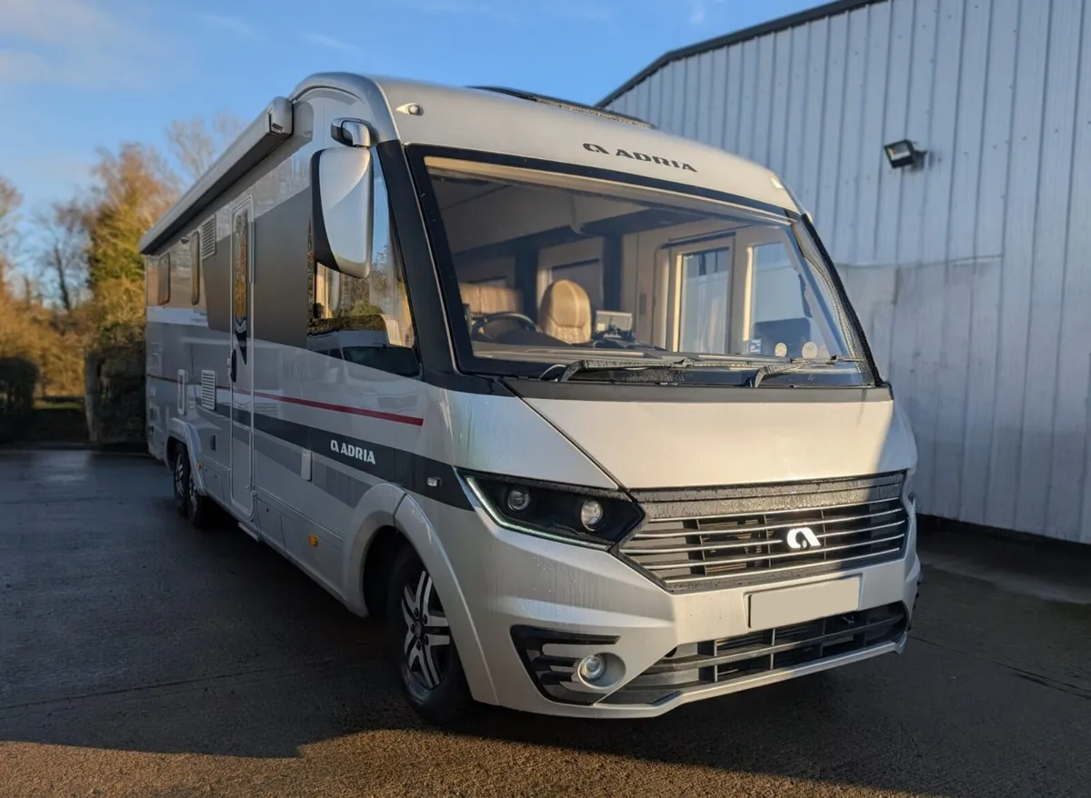 2017 ADRIA SONIC SUPREME 810 - Image 2