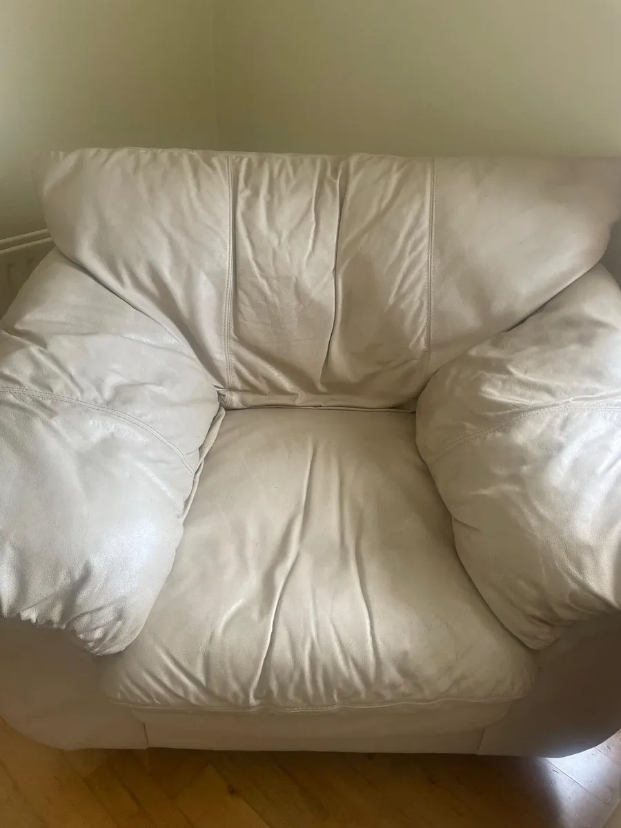 Sofa and chairs - Image 3
