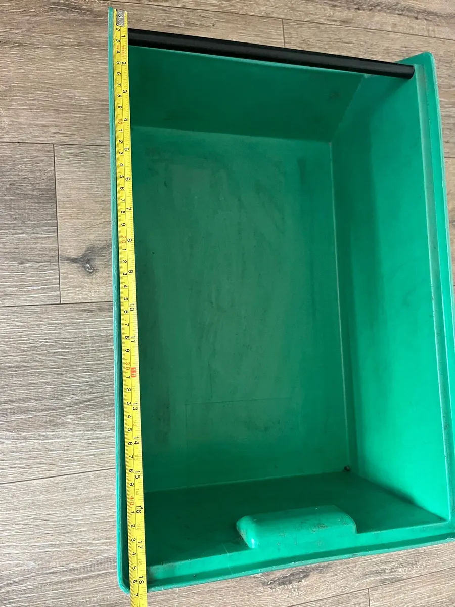 Seven green hard plastic boxes - Image 3