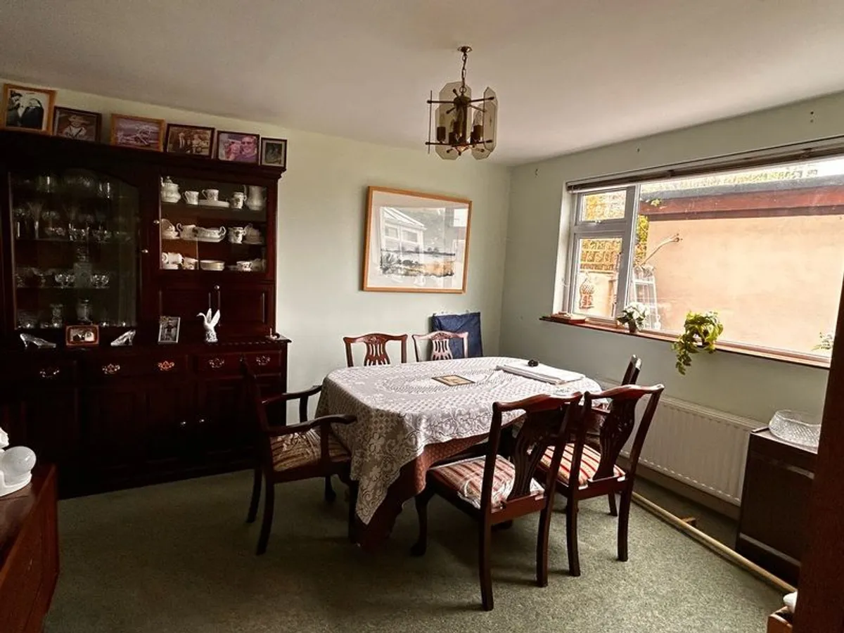 Hand carved Mahogany dinning table with 6 chairs - Image 1