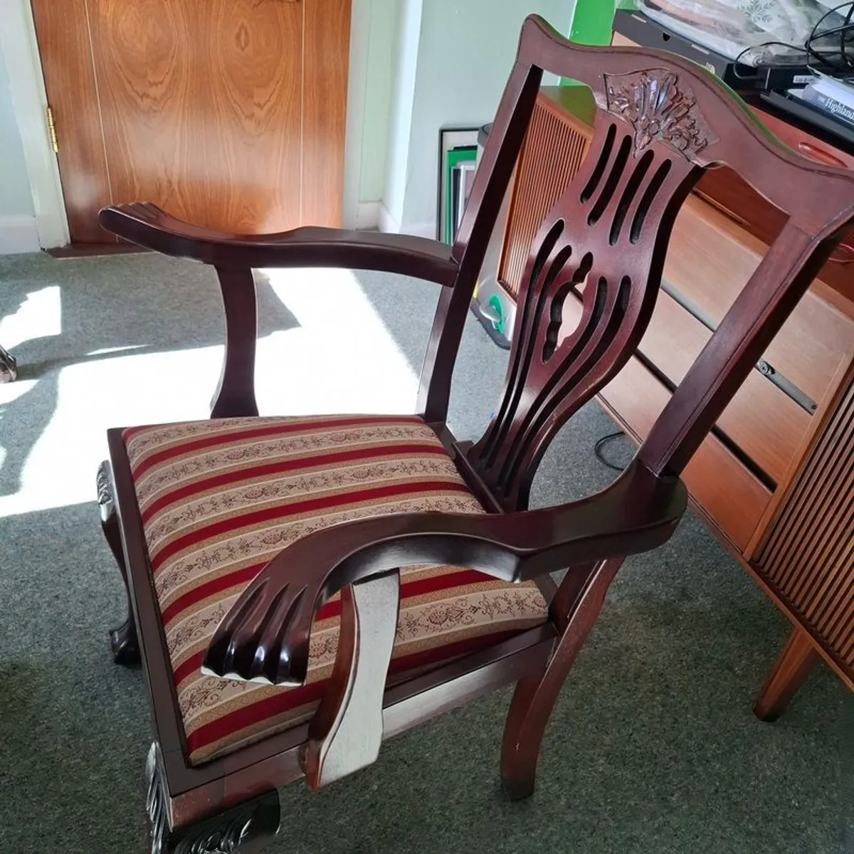 Hand carved Mahogany dinning table with 6 chairs - Image 2