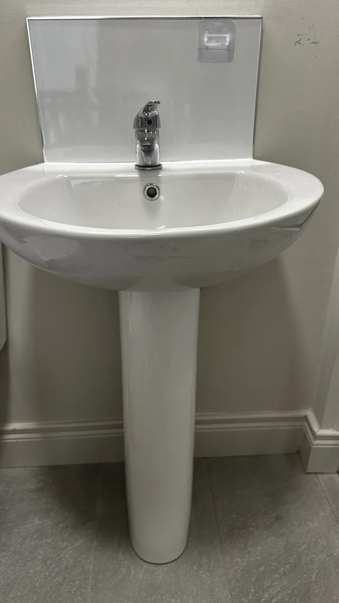 2 x Sonas pedestal bathroom basins. - Image 2