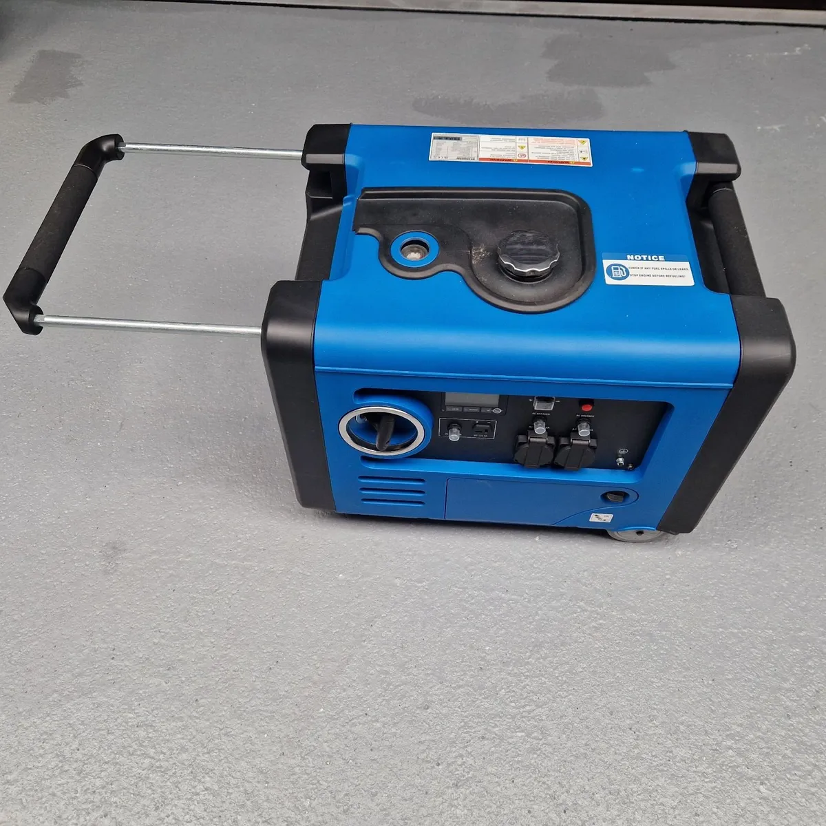 Hyundai 4.0kW Portable Petrol Inverter Generator - Image 1