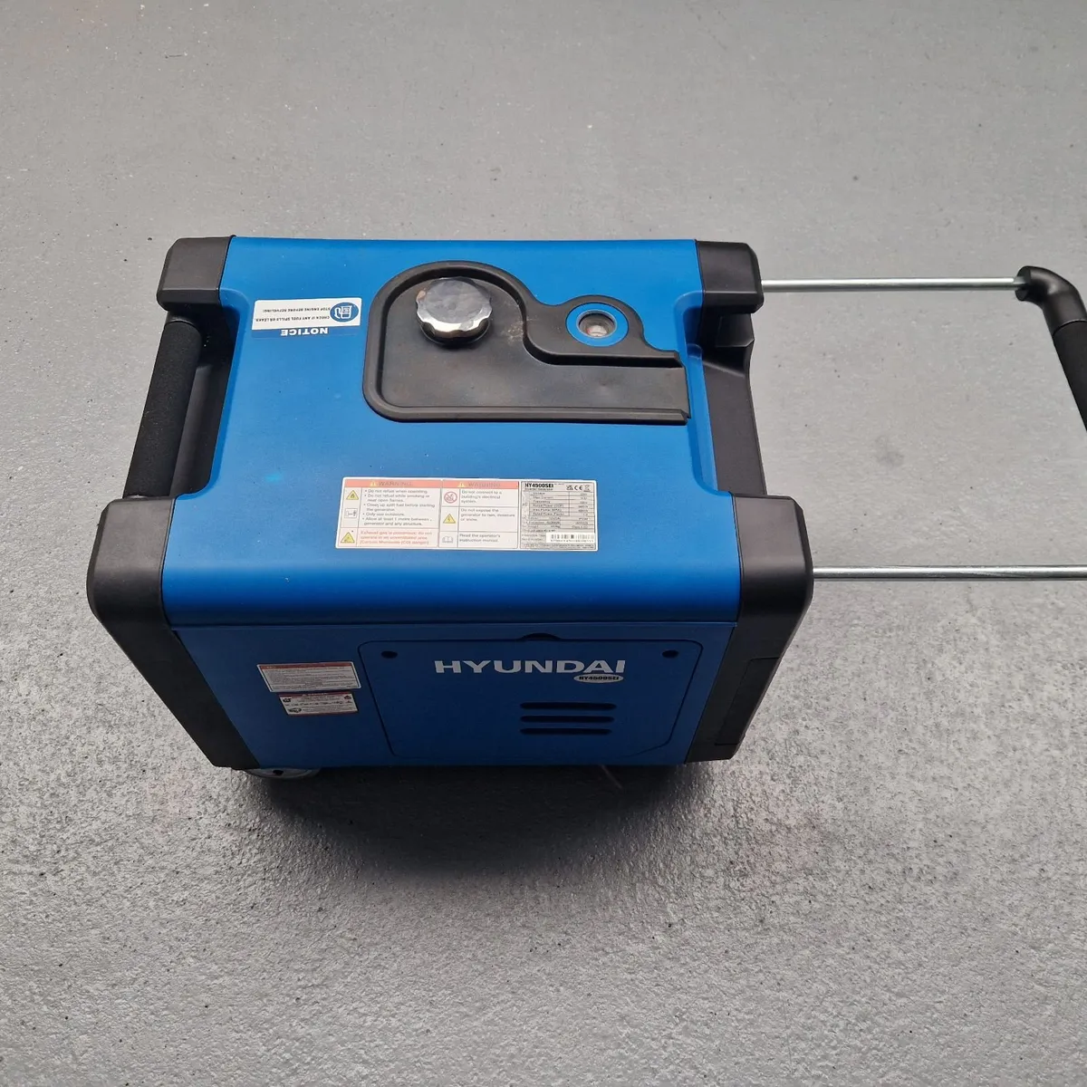 Hyundai 4.0kW Portable Petrol Inverter Generator - Image 2