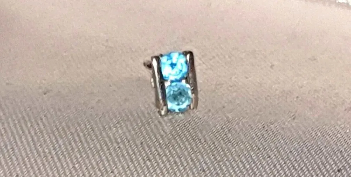 Single White Gold & Topaz Stud Earring Unisex - Image 1