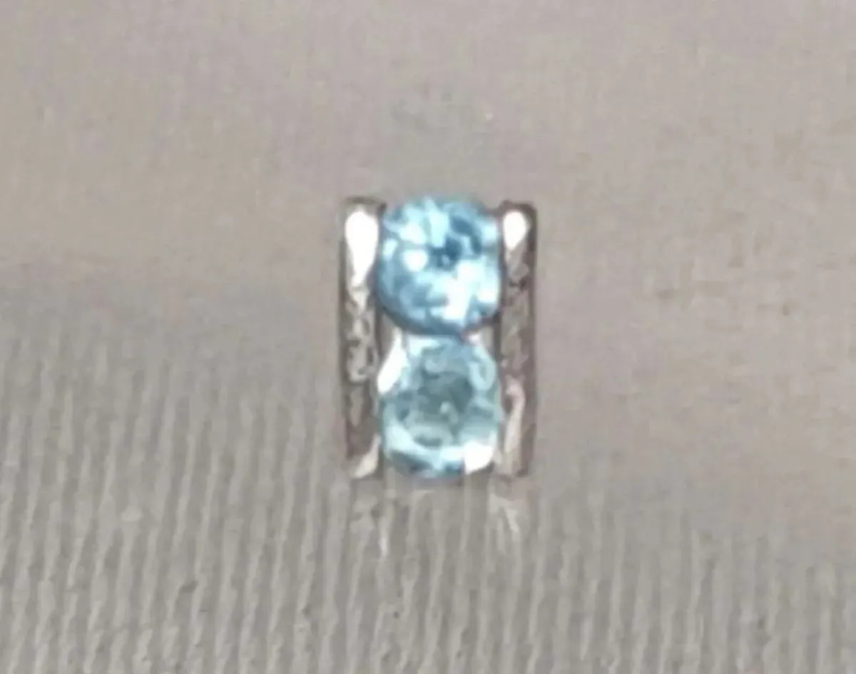 Single White Gold & Topaz Stud Earring Unisex - Image 3
